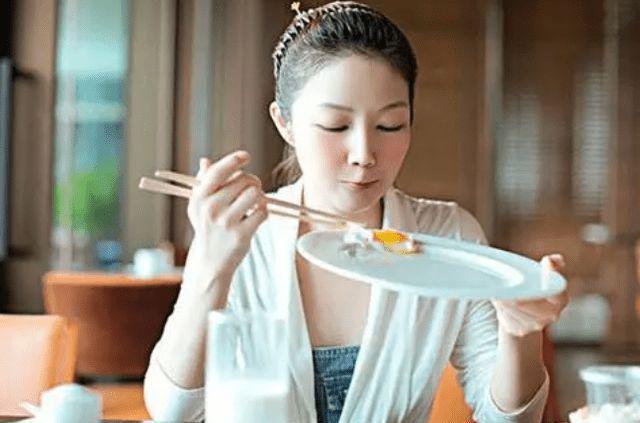 可能引发这4种明显症状千万不可掉以轻心long8唯一网站幽门螺杆菌乘虚而入：(图7)